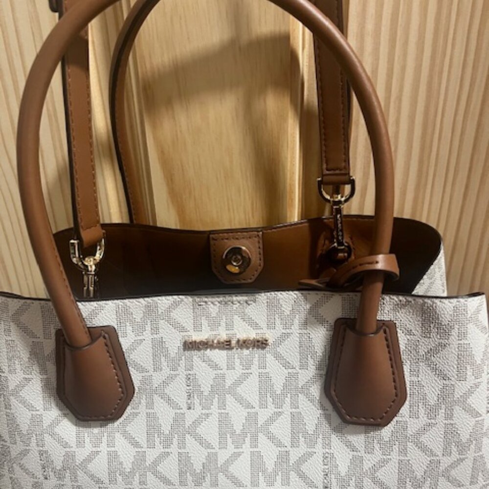 Michael Kors Mercer Gallery Medium Center Zip Tote - Picture 7 of 14